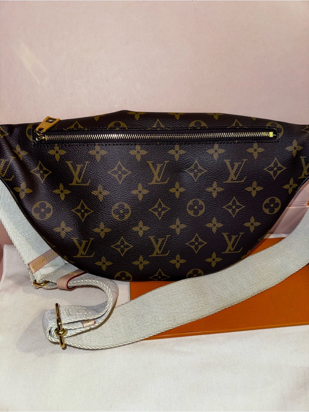 LOUIS VUITTON Monogram High Rise Bumbag - Picture 5 of 12